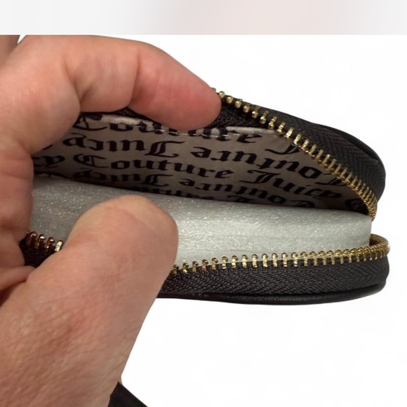 NEW Juicy Couture Black Heart Wristlet - Picture 3 of 3